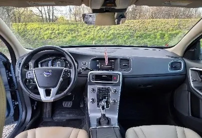 Volvo S60 cena 85900 przebieg: 48900, rok produkcji 2018 z Dębica małe 277